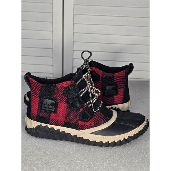Sorel Out N About Plus Boots Women's 7.5 Black Red Plaid Waterproof Duck Rain - Picture 1 of 7